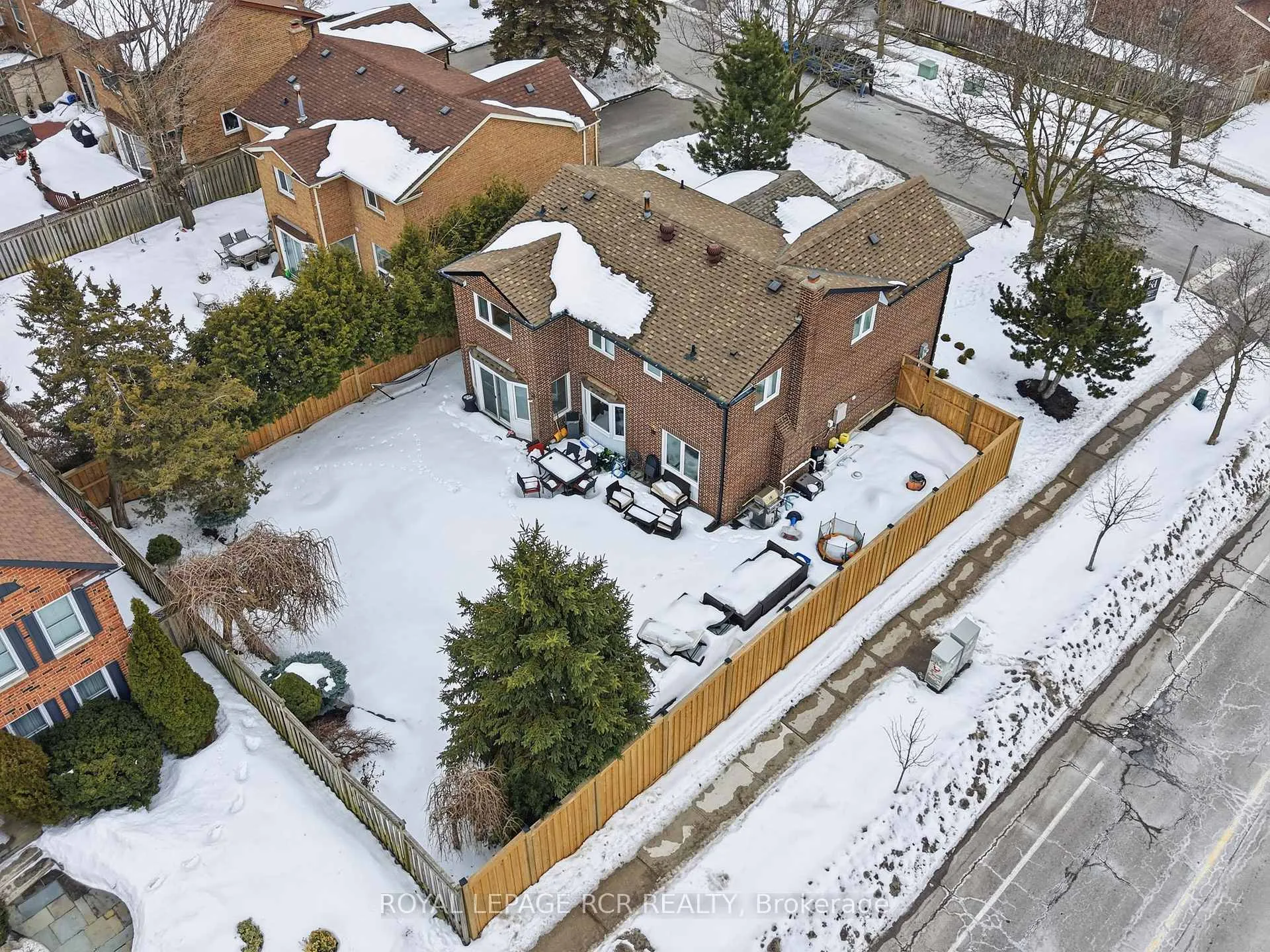 Photo 47 of 2 Meyer Circle, Markham, Markham Village — HOMEH
