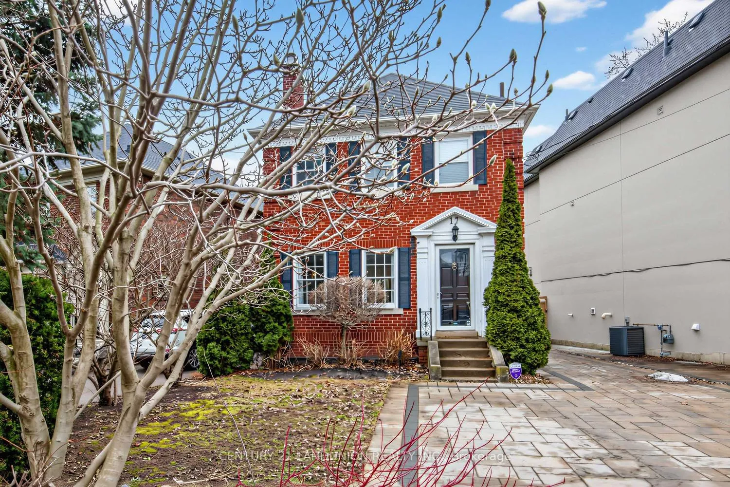Photo 2 of 17 Otter Crescent, Toronto, Bedford Park-Nortown — HOMEH