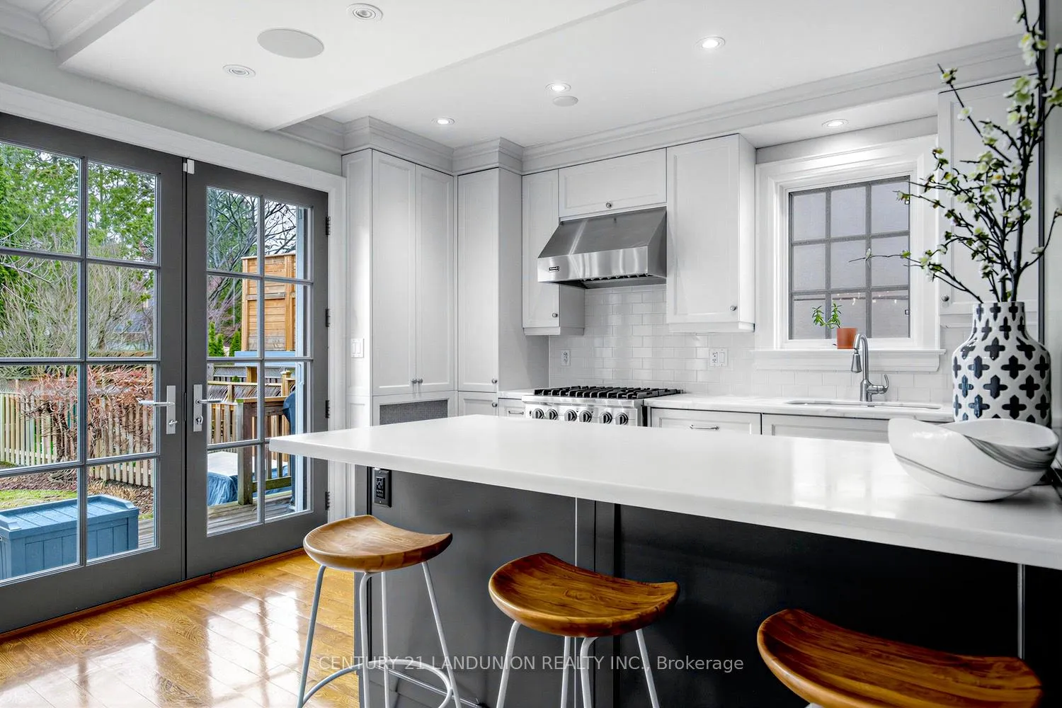 Photo 8 of 17 Otter Crescent, Toronto, Bedford Park-Nortown — HOMEH