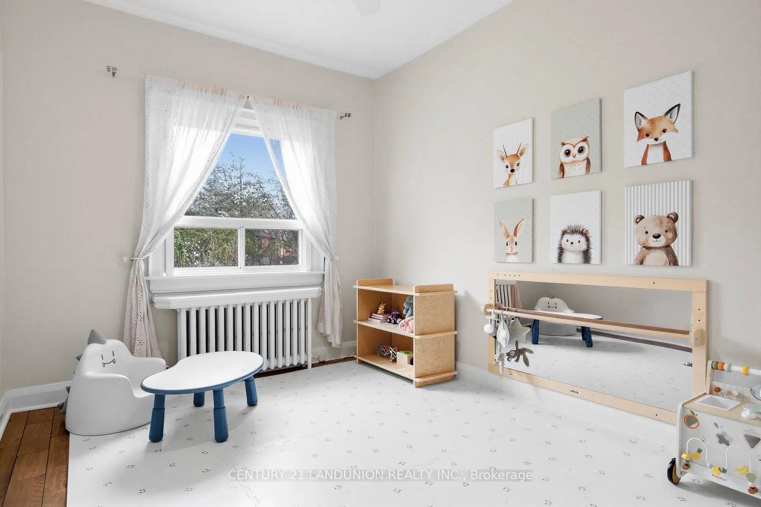 Photo 14 of 17 Otter Crescent, Toronto, Bedford Park-Nortown — HOMEH