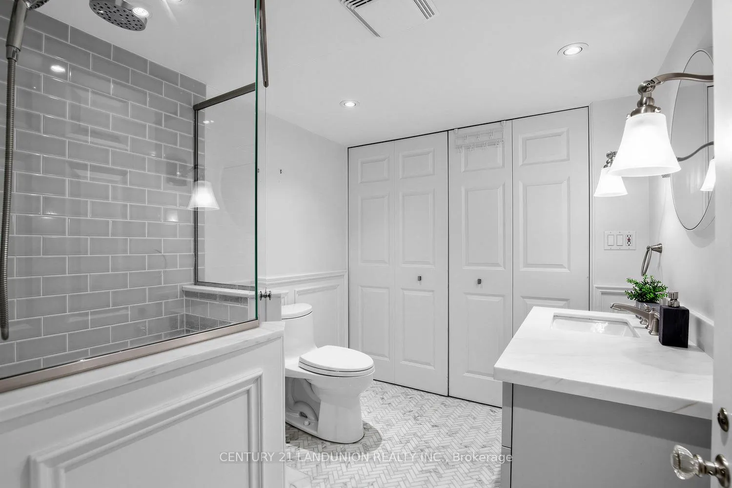 Photo 19 of 17 Otter Crescent, Toronto, Bedford Park-Nortown — HOMEH