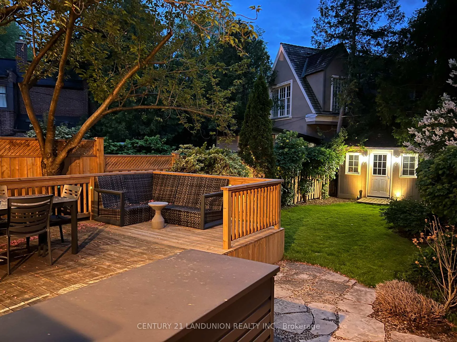 Photo 25 of 17 Otter Crescent, Toronto, Bedford Park-Nortown — HOMEH
