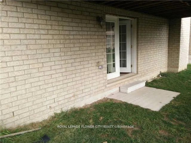 Front of Unit BASEMENT, 38 Black Diamond Crescent