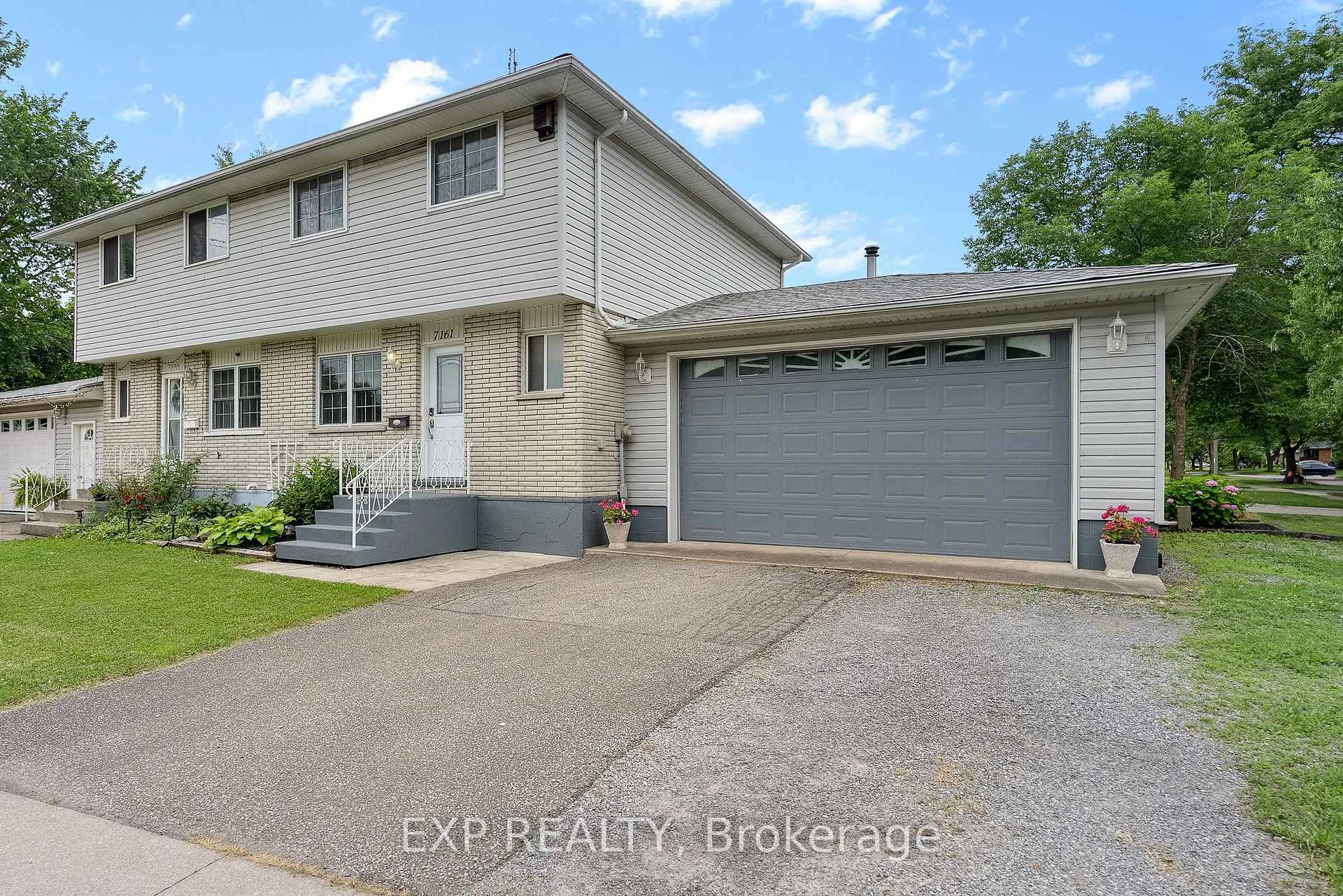 Photo 2 of 7161 Ailanthus Avenue, Niagara Falls, Arad/Fallsview — HOMEH