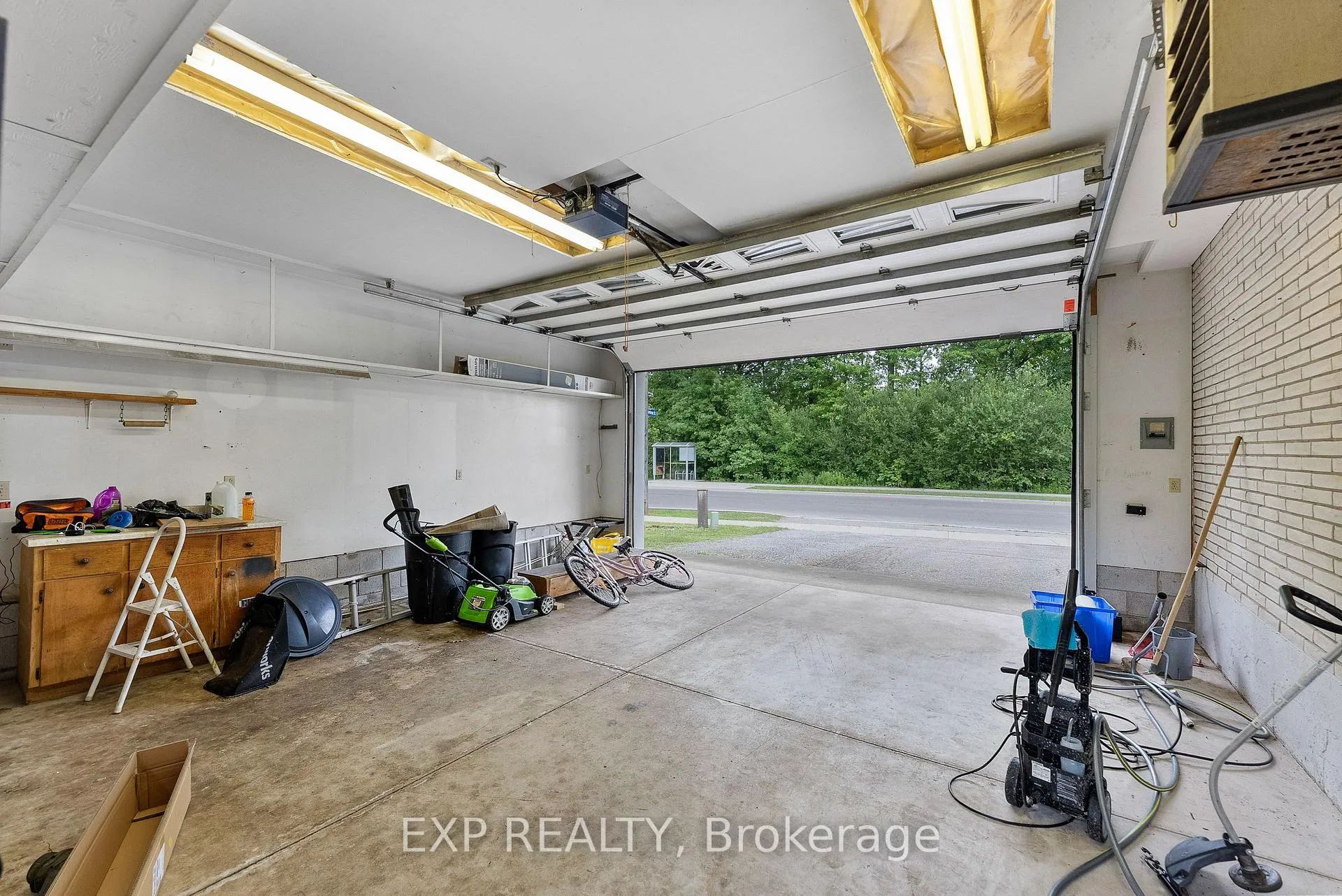 Photo 3 of 7161 Ailanthus Avenue, Niagara Falls, Arad/Fallsview — HOMEH