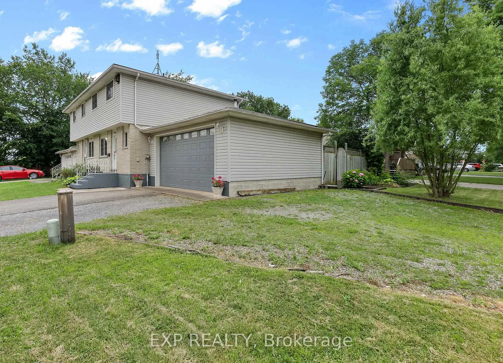 Photo 4 of 7161 Ailanthus Avenue, Niagara Falls, Arad/Fallsview — HOMEH