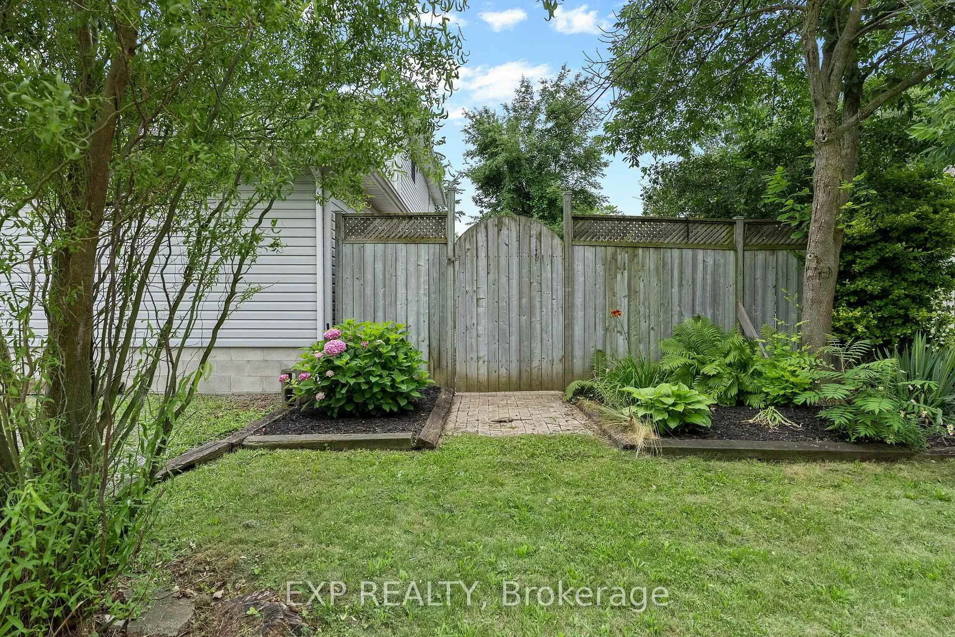 Photo 5 of 7161 Ailanthus Avenue, Niagara Falls, Arad/Fallsview — HOMEH