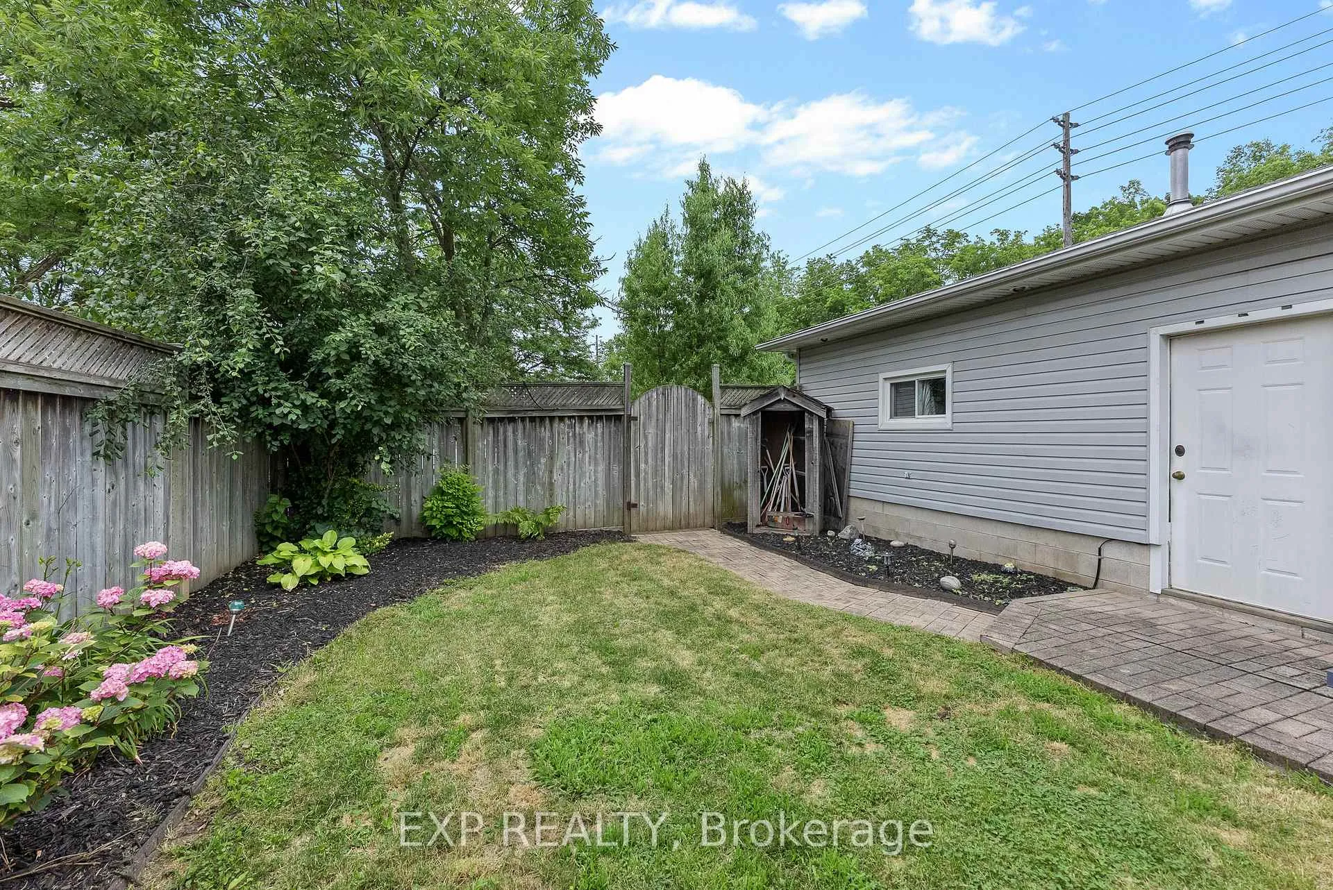 Photo 6 of 7161 Ailanthus Avenue, Niagara Falls, Arad/Fallsview — HOMEH