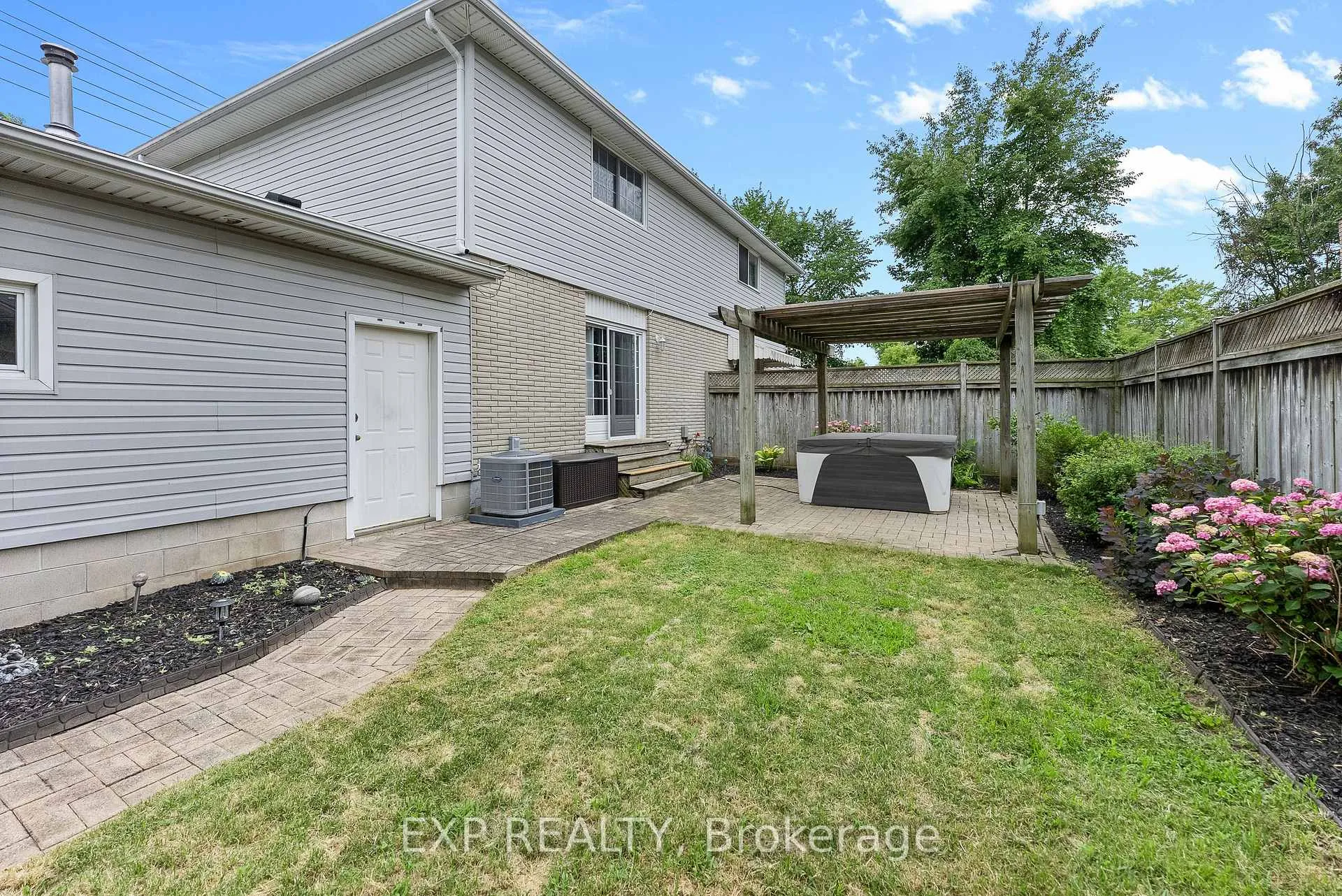 Photo 7 of 7161 Ailanthus Avenue, Niagara Falls, Arad/Fallsview — HOMEH