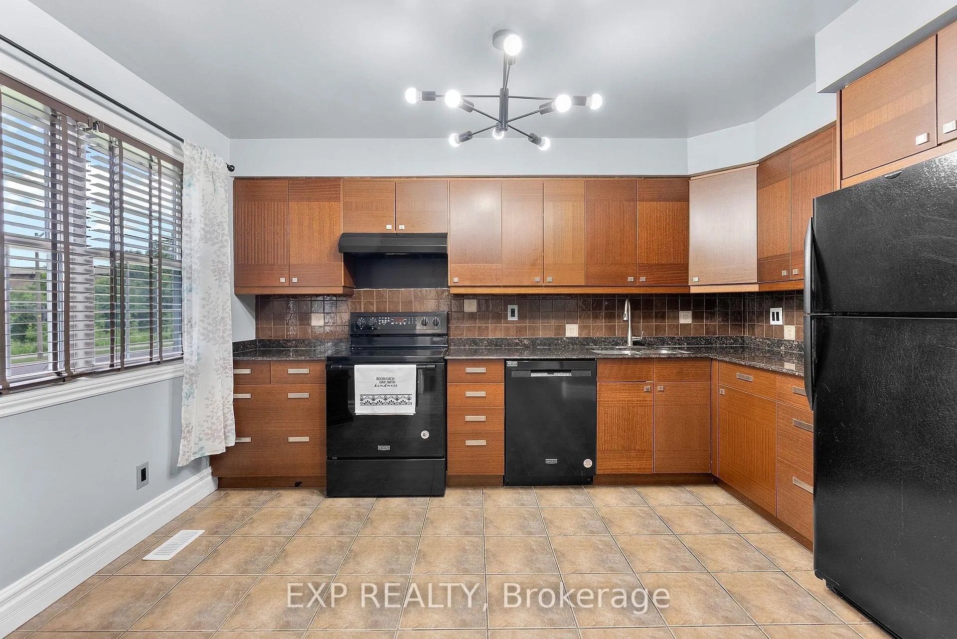 Photo 13 of 7161 Ailanthus Avenue, Niagara Falls, Arad/Fallsview — HOMEH