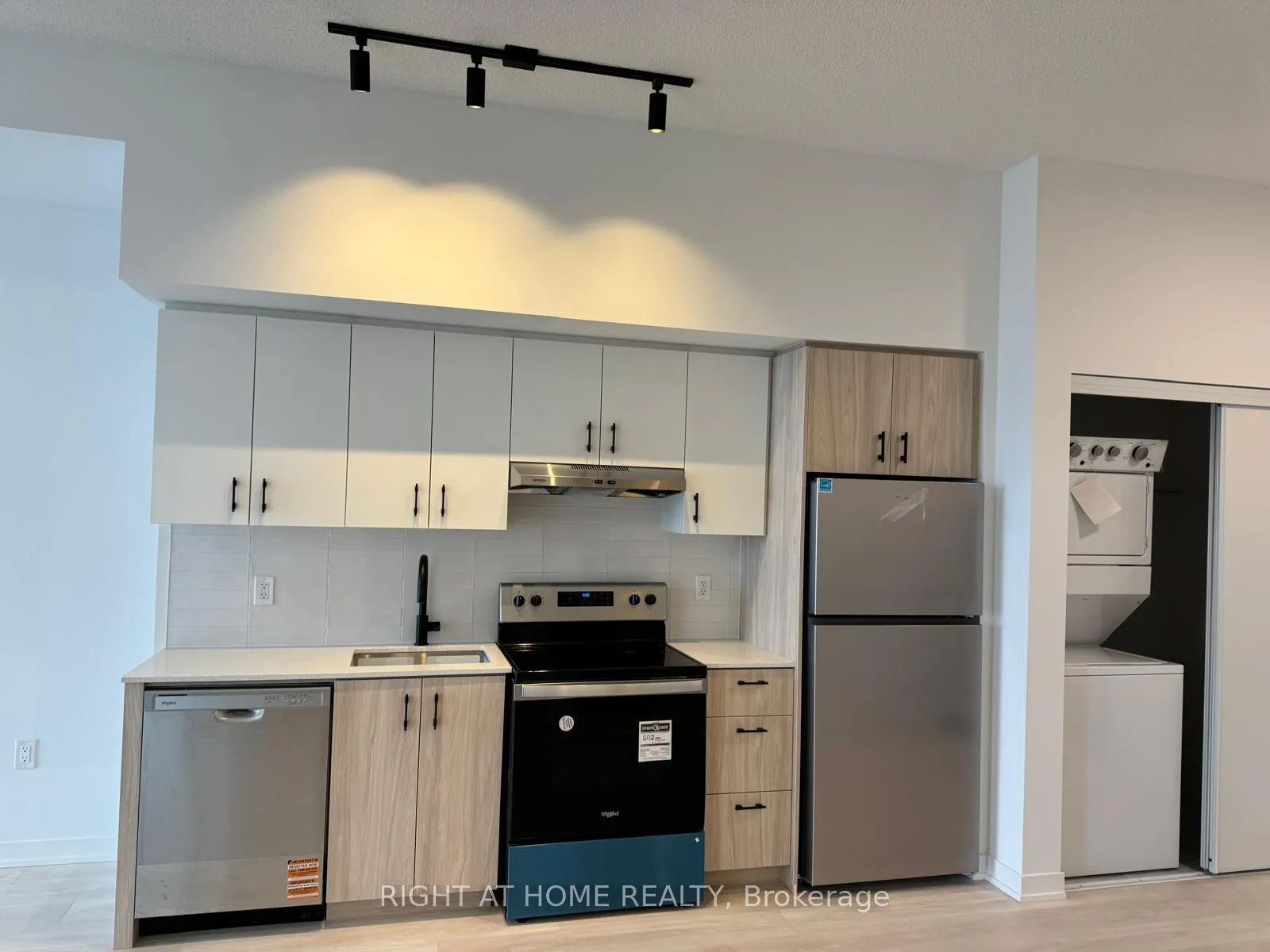 Photo 7 of Unit C906, 4878 Powers Common, Burlington, Alton — HOMEH