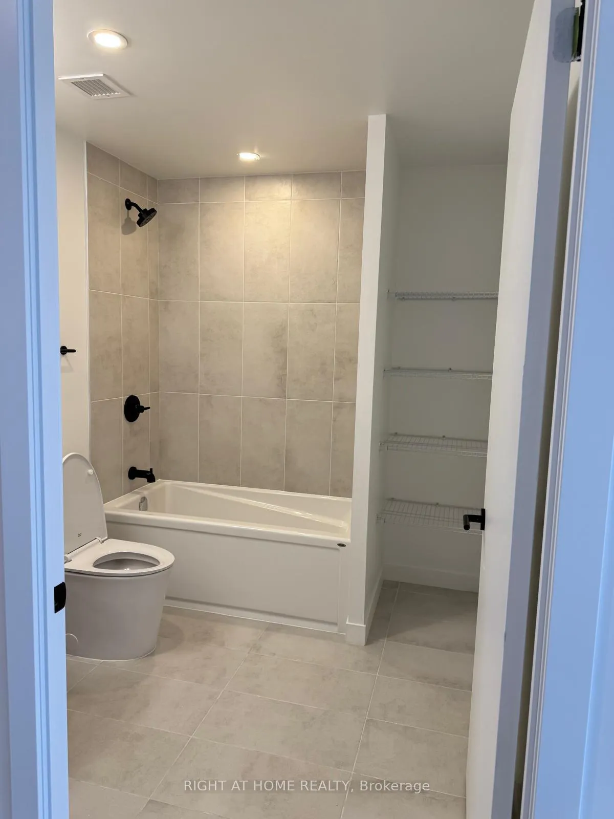 Photo 13 of Unit C906, 4878 Powers Common, Burlington, Alton — HOMEH