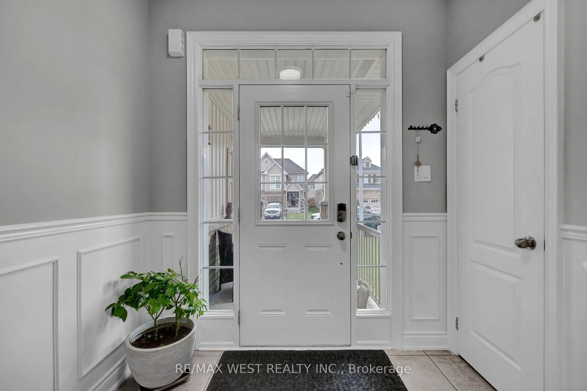 Photo 5 of 100 Bruce Cameron Drive, Clarington, Bowmanville — HOMEH