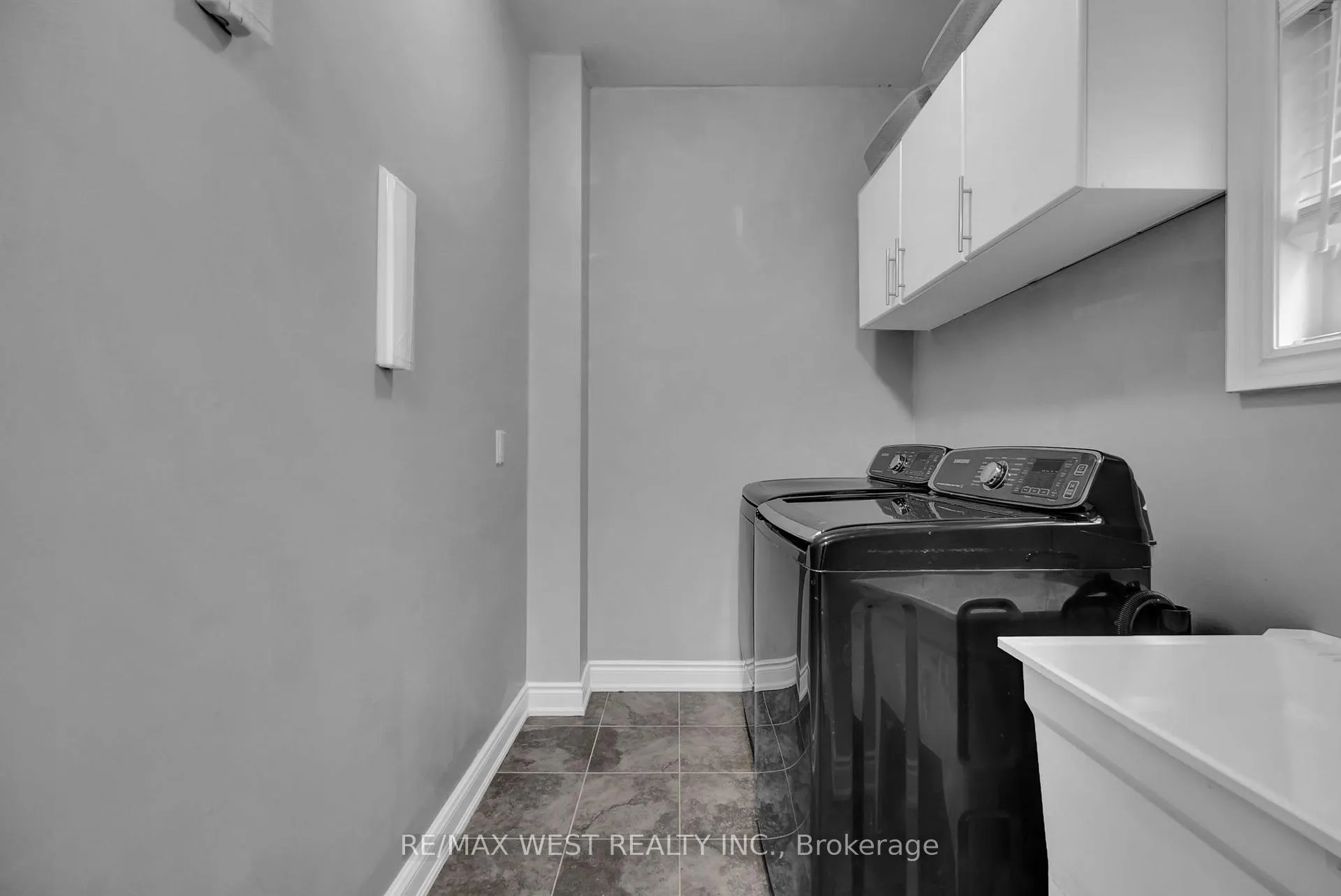 Photo 11 of 100 Bruce Cameron Drive, Clarington, Bowmanville — HOMEH