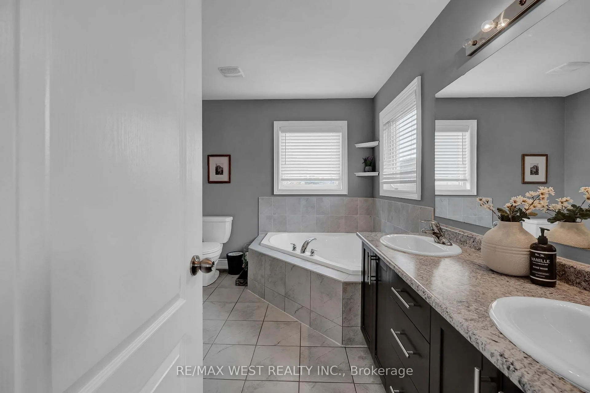 Photo 27 of 100 Bruce Cameron Drive, Clarington, Bowmanville — HOMEH