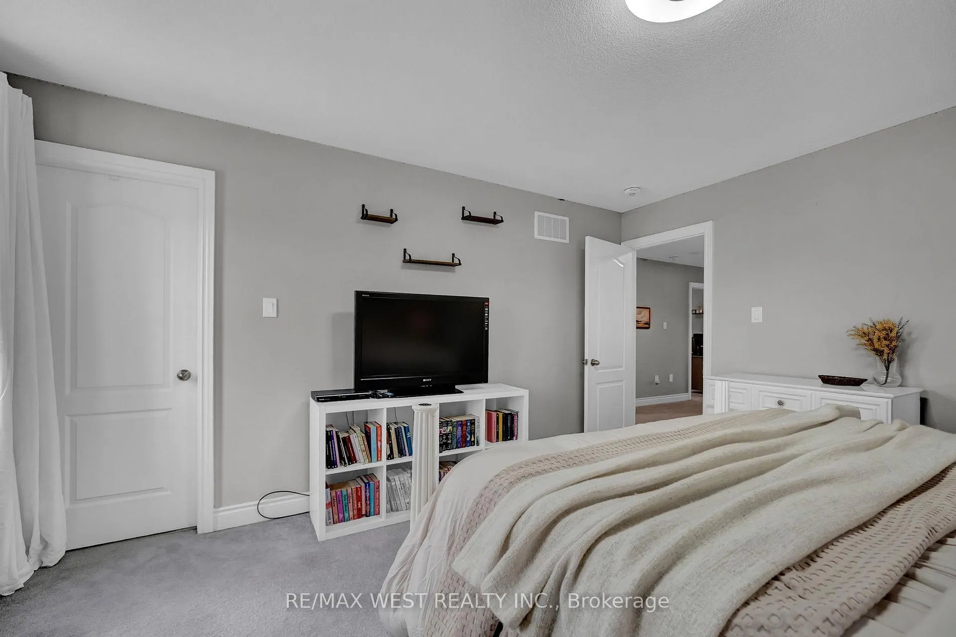 Photo 41 of 100 Bruce Cameron Drive, Clarington, Bowmanville — HOMEH