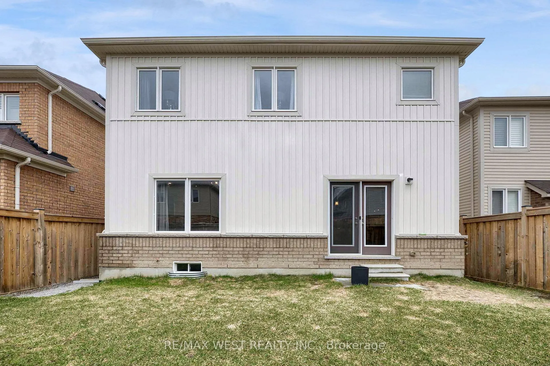 Photo 48 of 100 Bruce Cameron Drive, Clarington, Bowmanville — HOMEH