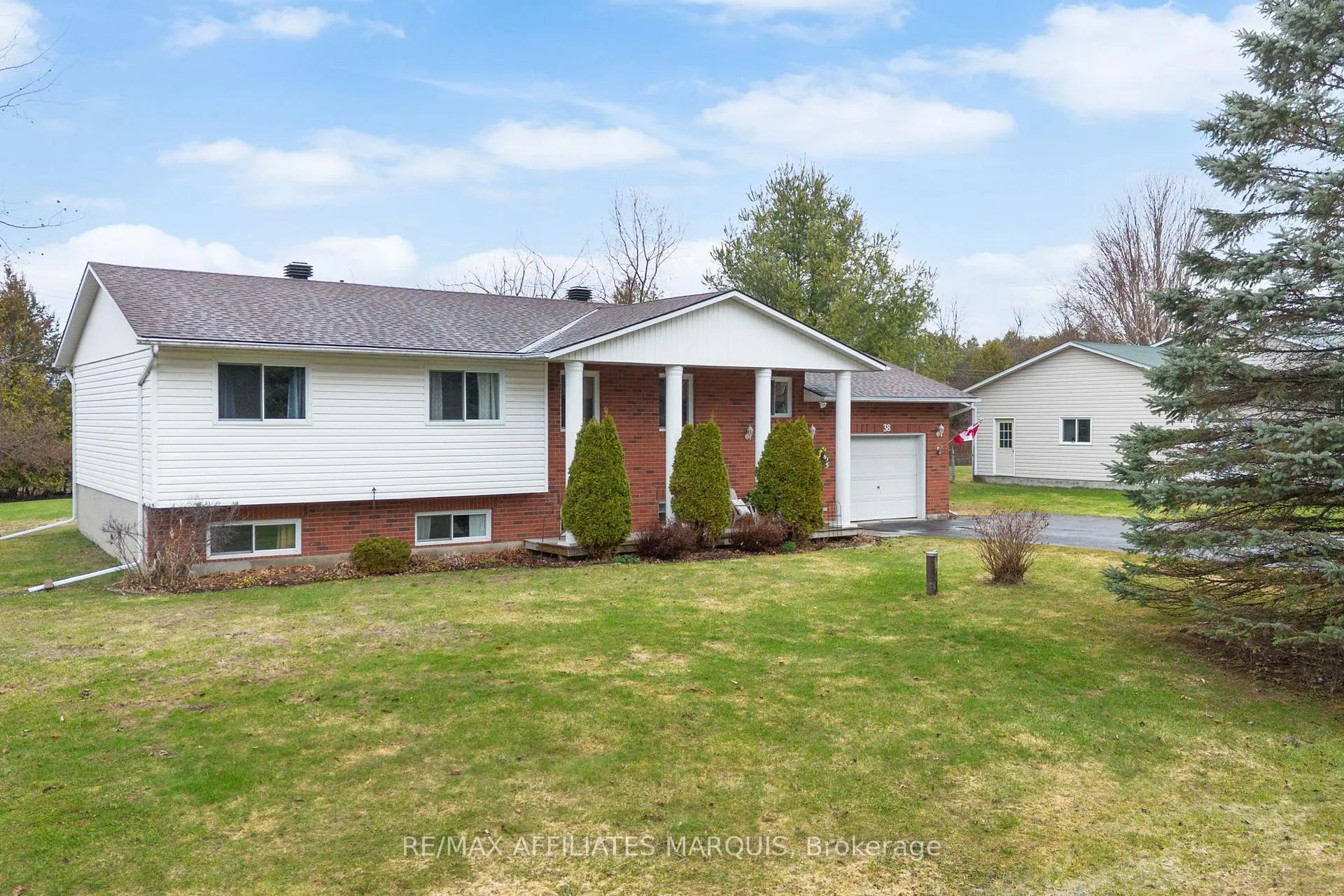 Photo 2 of 38 Wills Road, Rideau Lakes, Rideau Lakes (South Elmsley) Twp — HOMEH