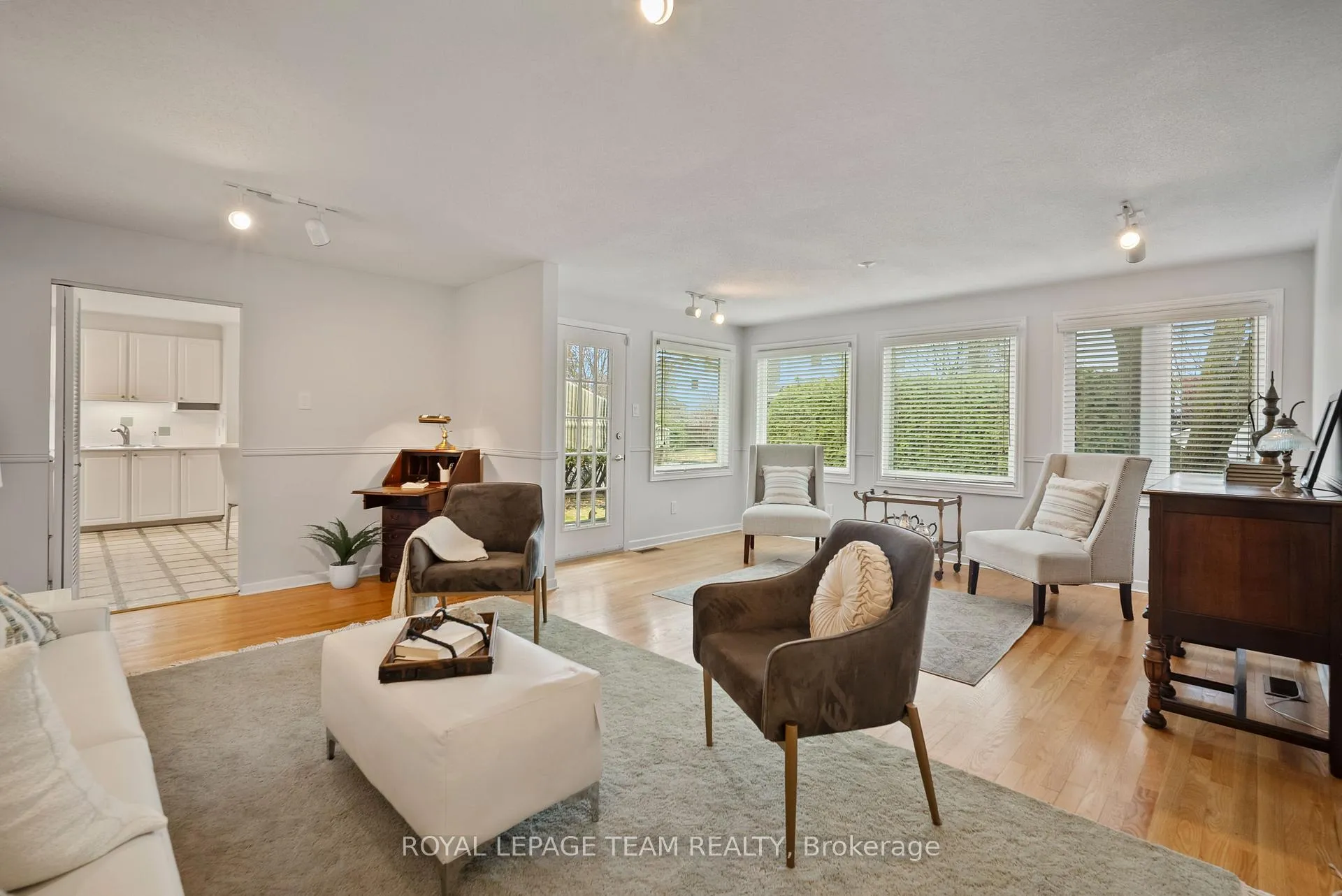 Photo 6 of 45 Welkin Crescent, Ottawa, Borden Farm/Stewart Farm/Carleton Heights/Parkwood Hills — HOMEH