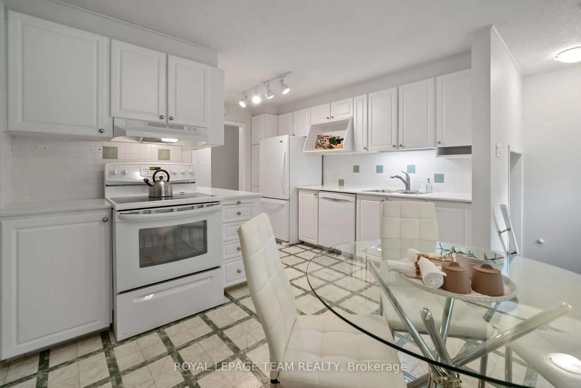 Photo 14 of 45 Welkin Crescent, Ottawa, Borden Farm/Stewart Farm/Carleton Heights/Parkwood Hills — HOMEH