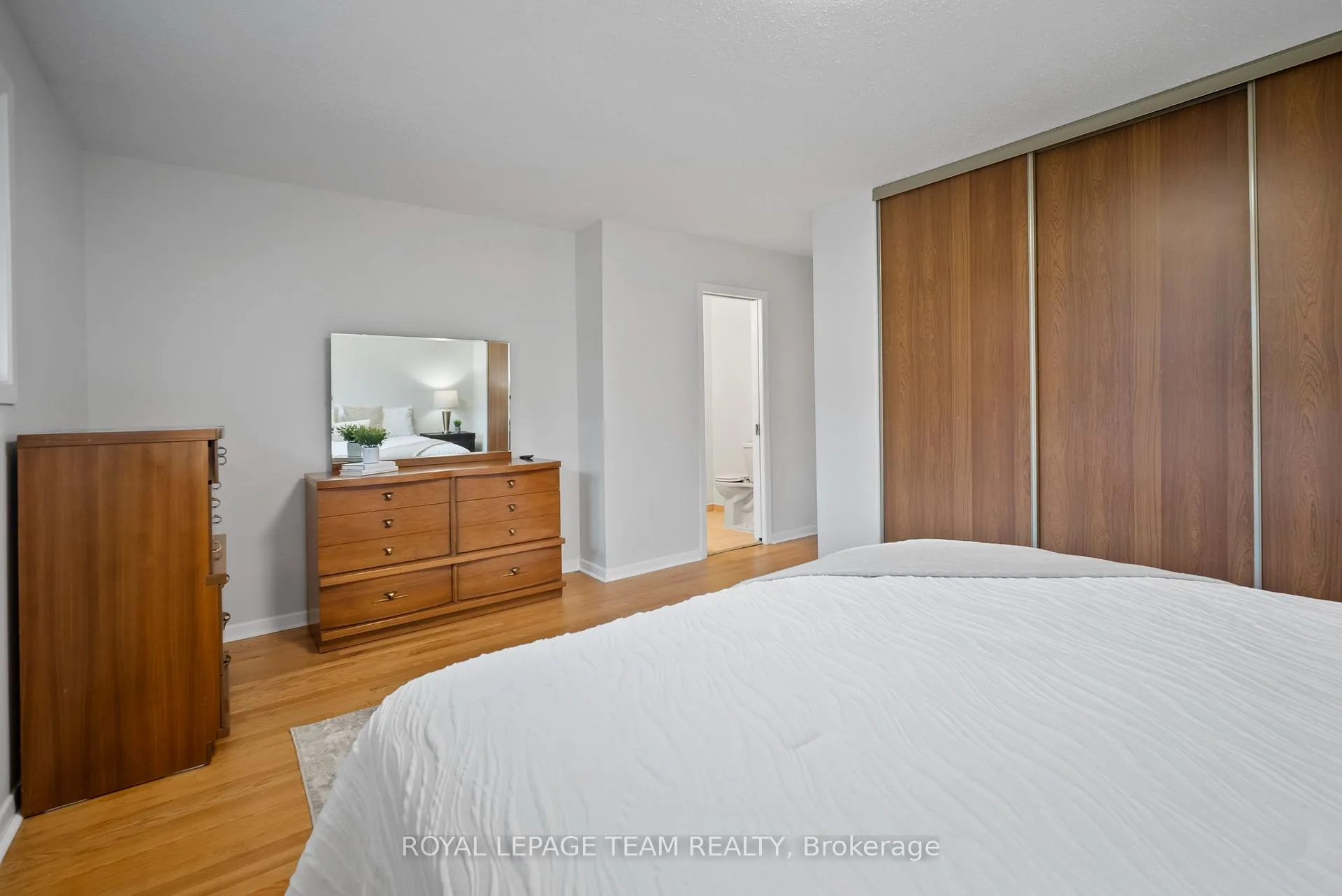 Photo 17 of 45 Welkin Crescent, Ottawa, Borden Farm/Stewart Farm/Carleton Heights/Parkwood Hills — HOMEH
