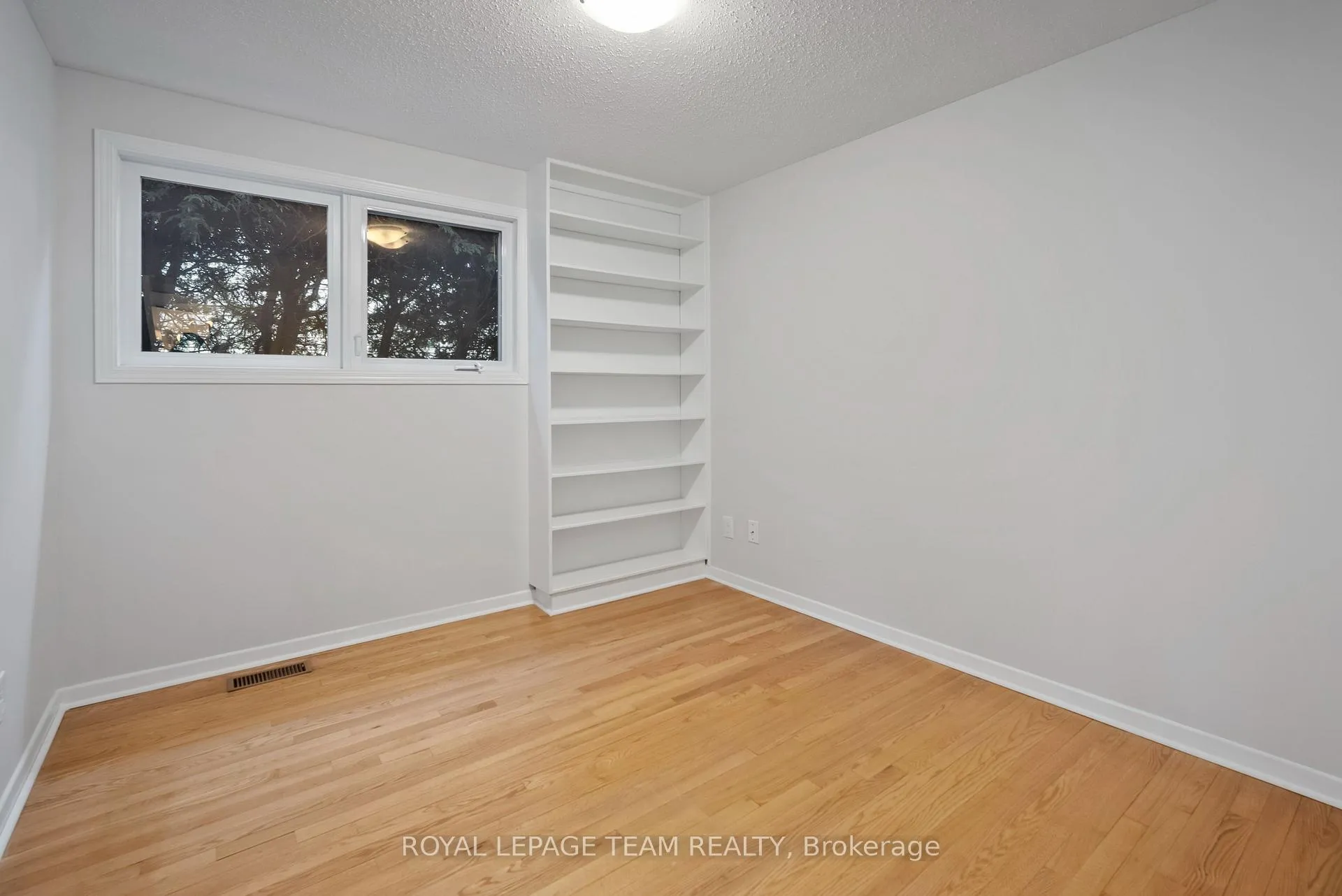 Photo 19 of 45 Welkin Crescent, Ottawa, Borden Farm/Stewart Farm/Carleton Heights/Parkwood Hills — HOMEH