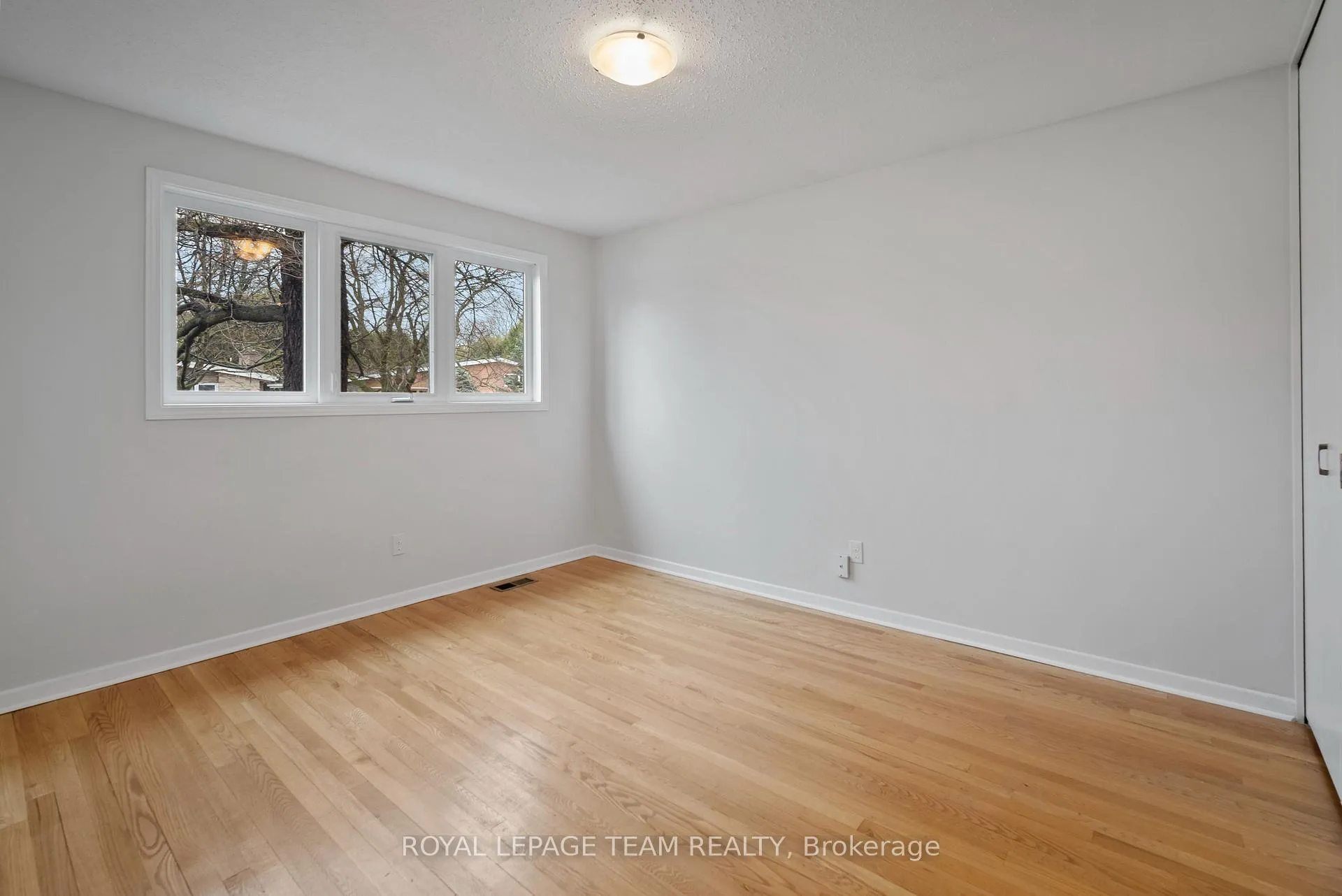 Photo 20 of 45 Welkin Crescent, Ottawa, Borden Farm/Stewart Farm/Carleton Heights/Parkwood Hills — HOMEH
