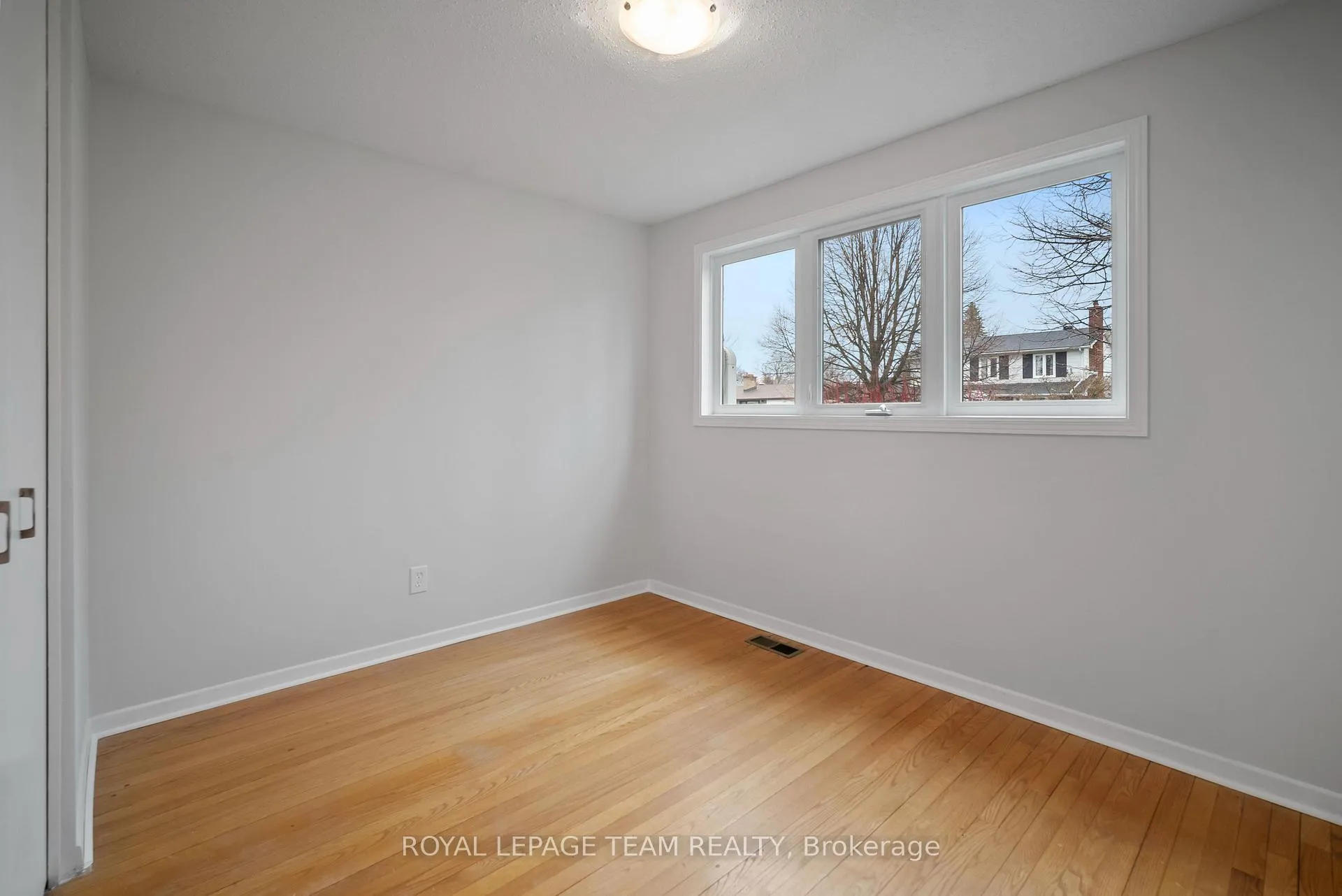 Photo 21 of 45 Welkin Crescent, Ottawa, Borden Farm/Stewart Farm/Carleton Heights/Parkwood Hills — HOMEH