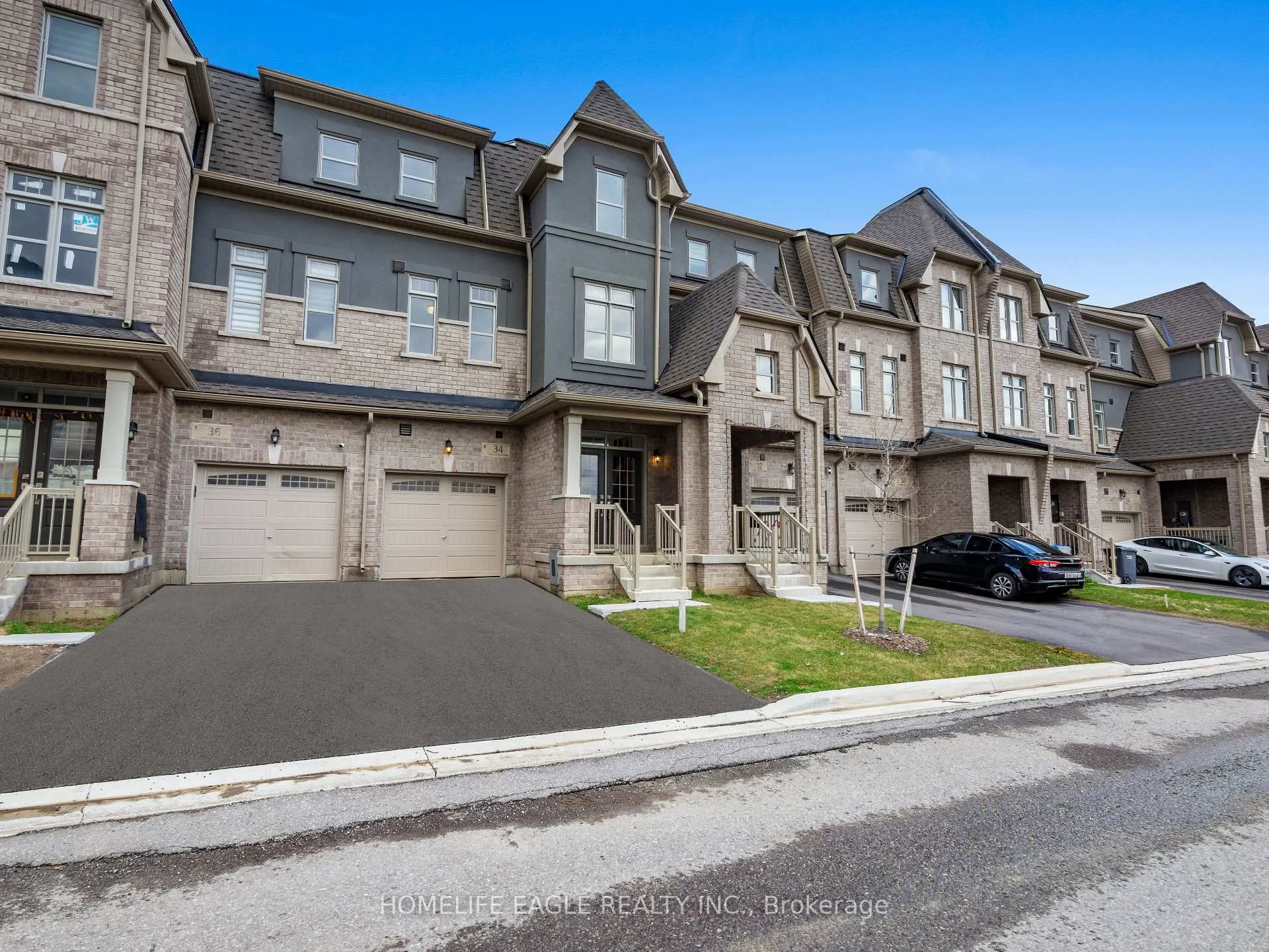 Photo 2 of 34 Foxsparrow Road, Brampton, Sandringham-Wellington North — HOMEH