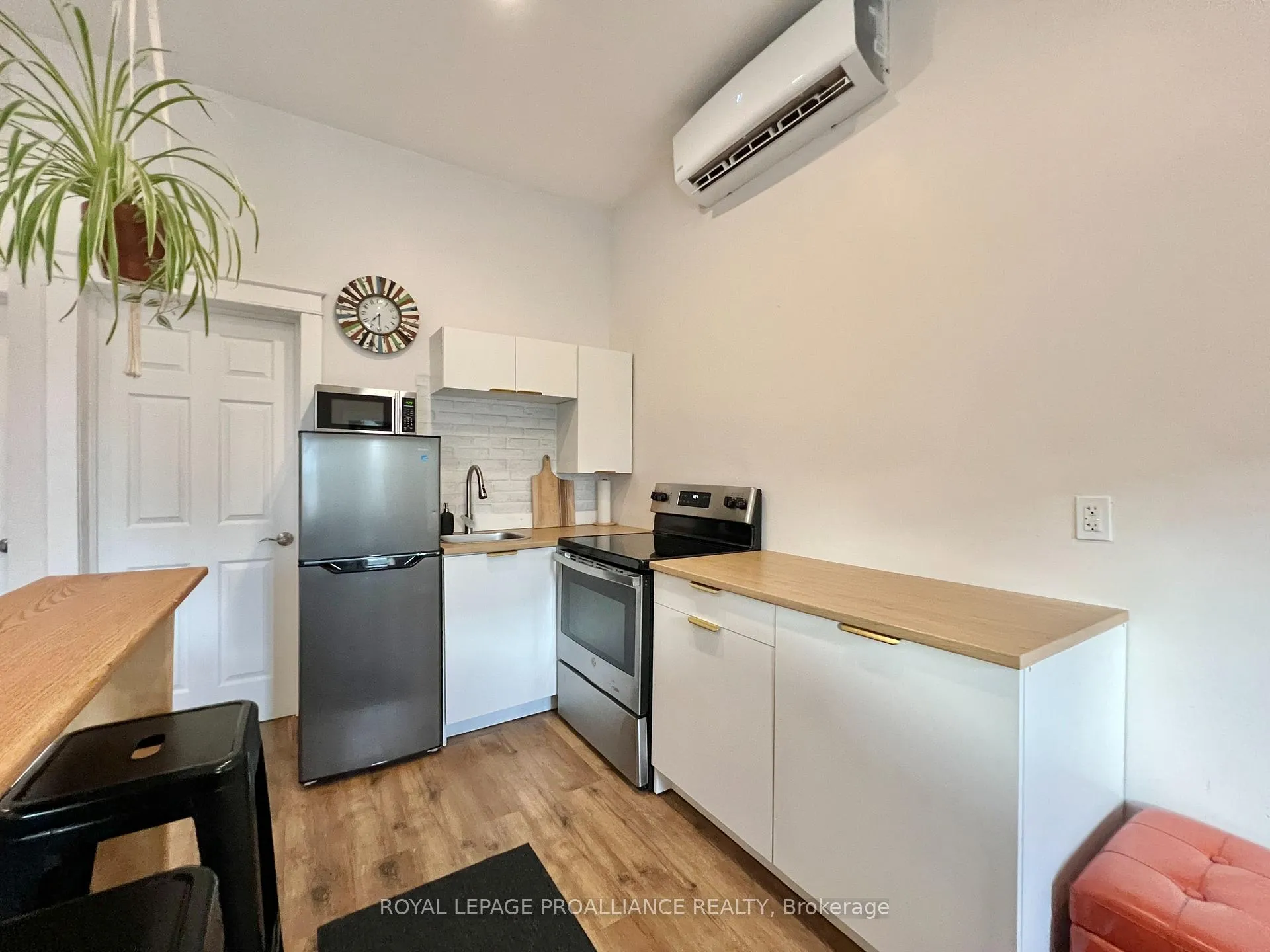 Photo 4 of Unit A, 24 Russell Street, Belleville, Belleville Ward — HOMEH