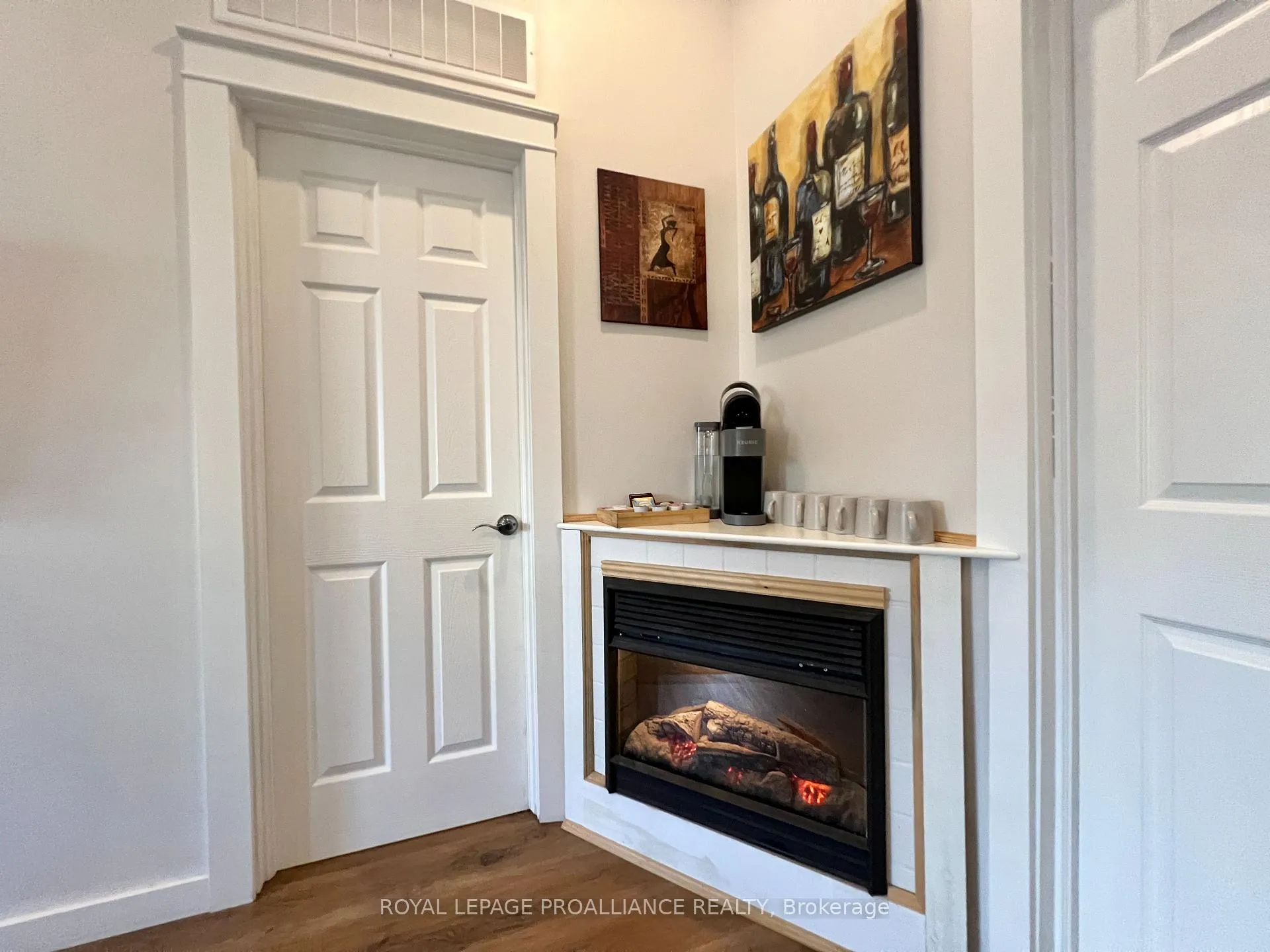 Photo 6 of Unit A, 24 Russell Street, Belleville, Belleville Ward — HOMEH