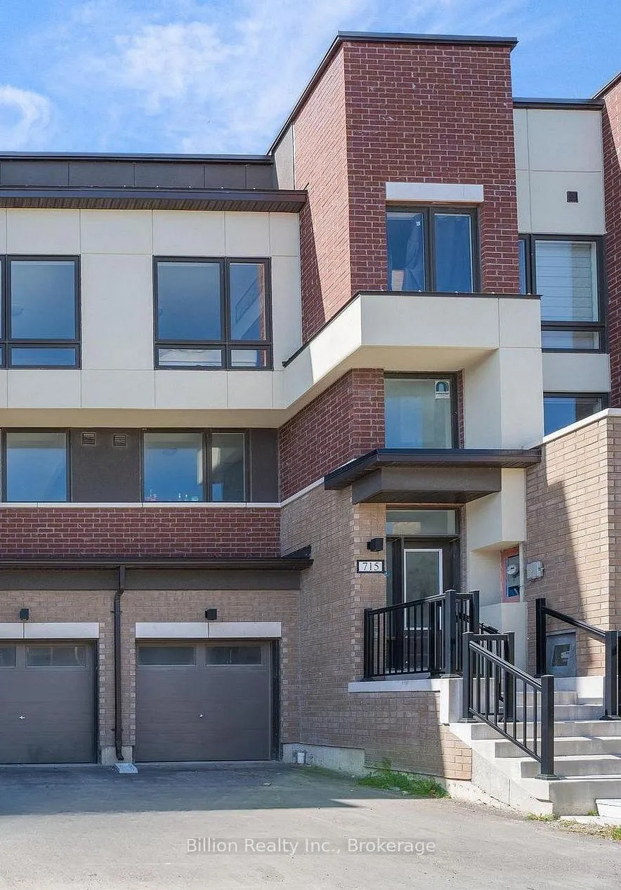 Photo 1 of 715 Heathrow Path, Oshawa, Samac — HOMEH