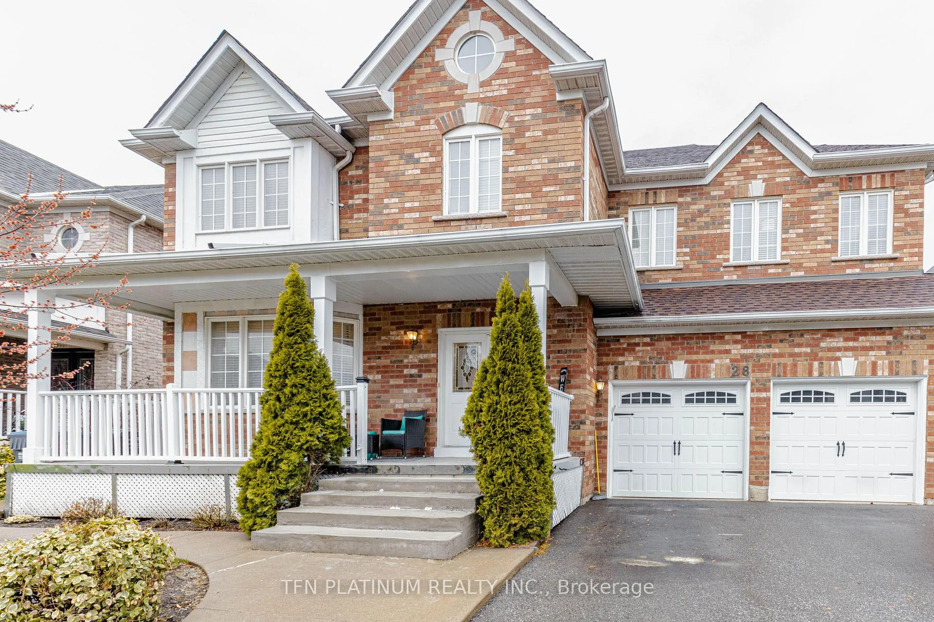 Photo 2 of 28 Banks Drive, Brampton, Vales of Castlemore — HOMEH