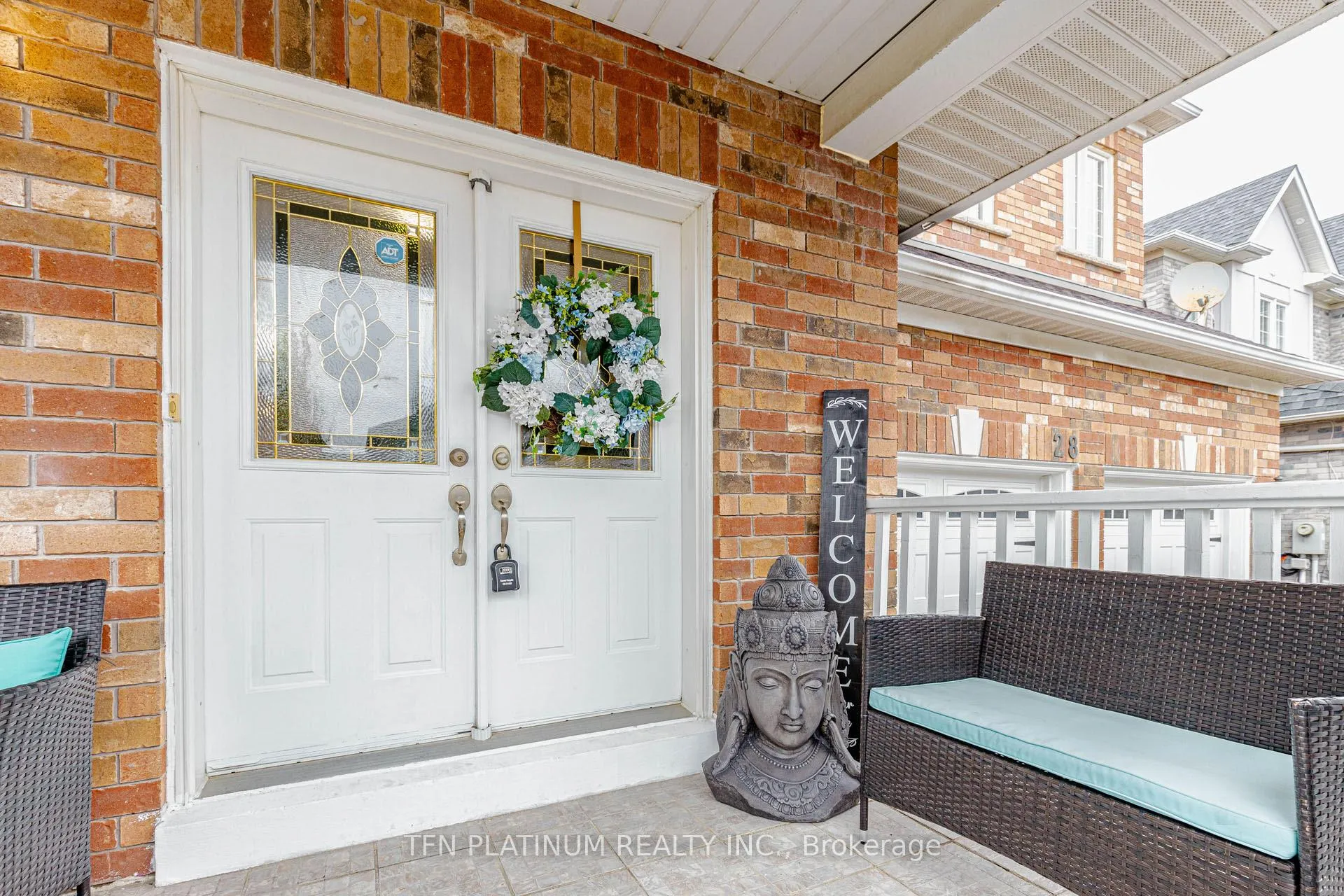 Photo 5 of 28 Banks Drive, Brampton, Vales of Castlemore — HOMEH