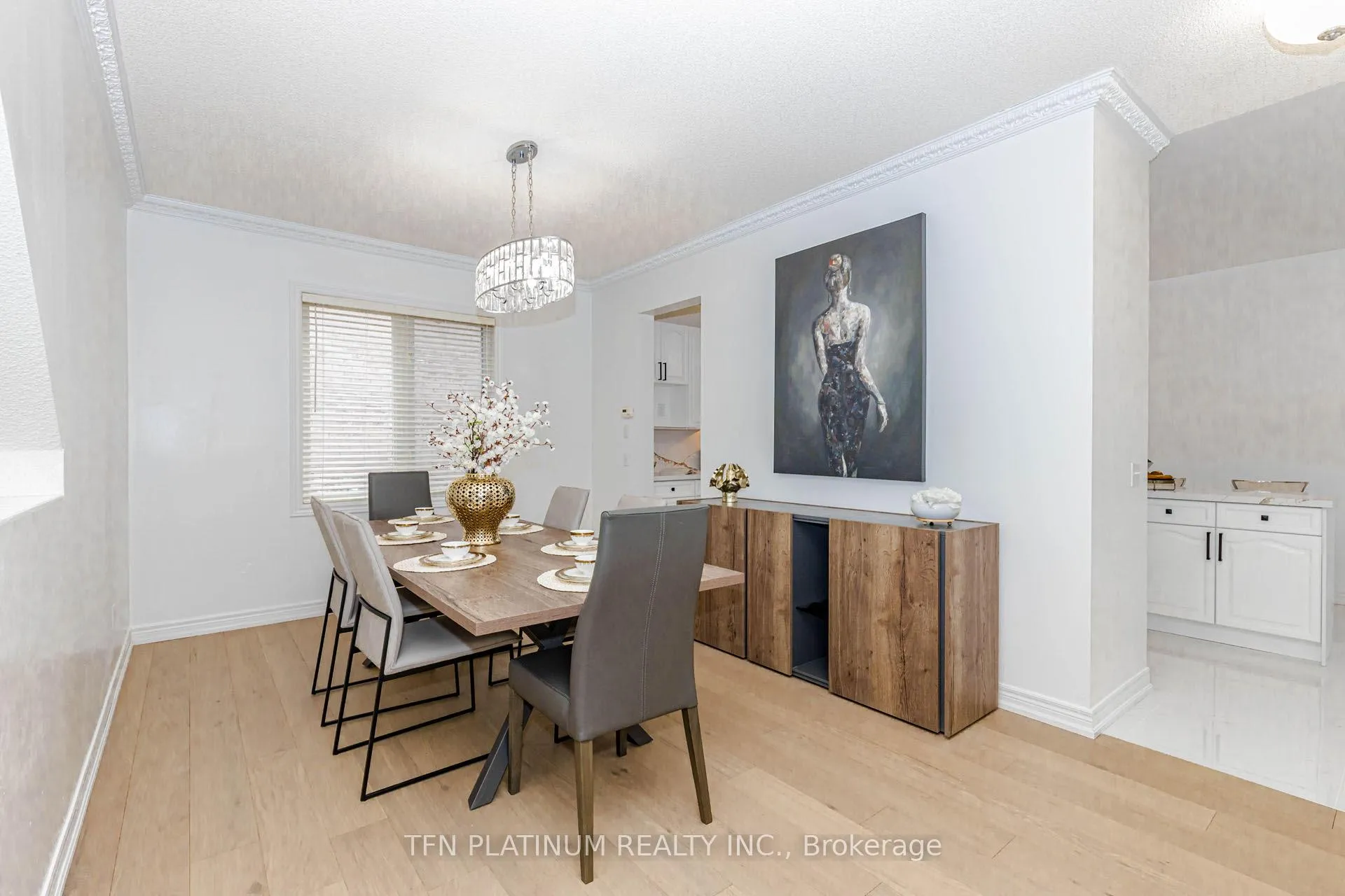 Photo 16 of 28 Banks Drive, Brampton, Vales of Castlemore — HOMEH