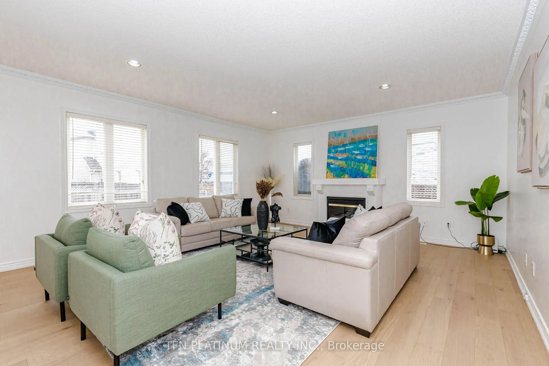 Photo 18 of 28 Banks Drive, Brampton, Vales of Castlemore — HOMEH