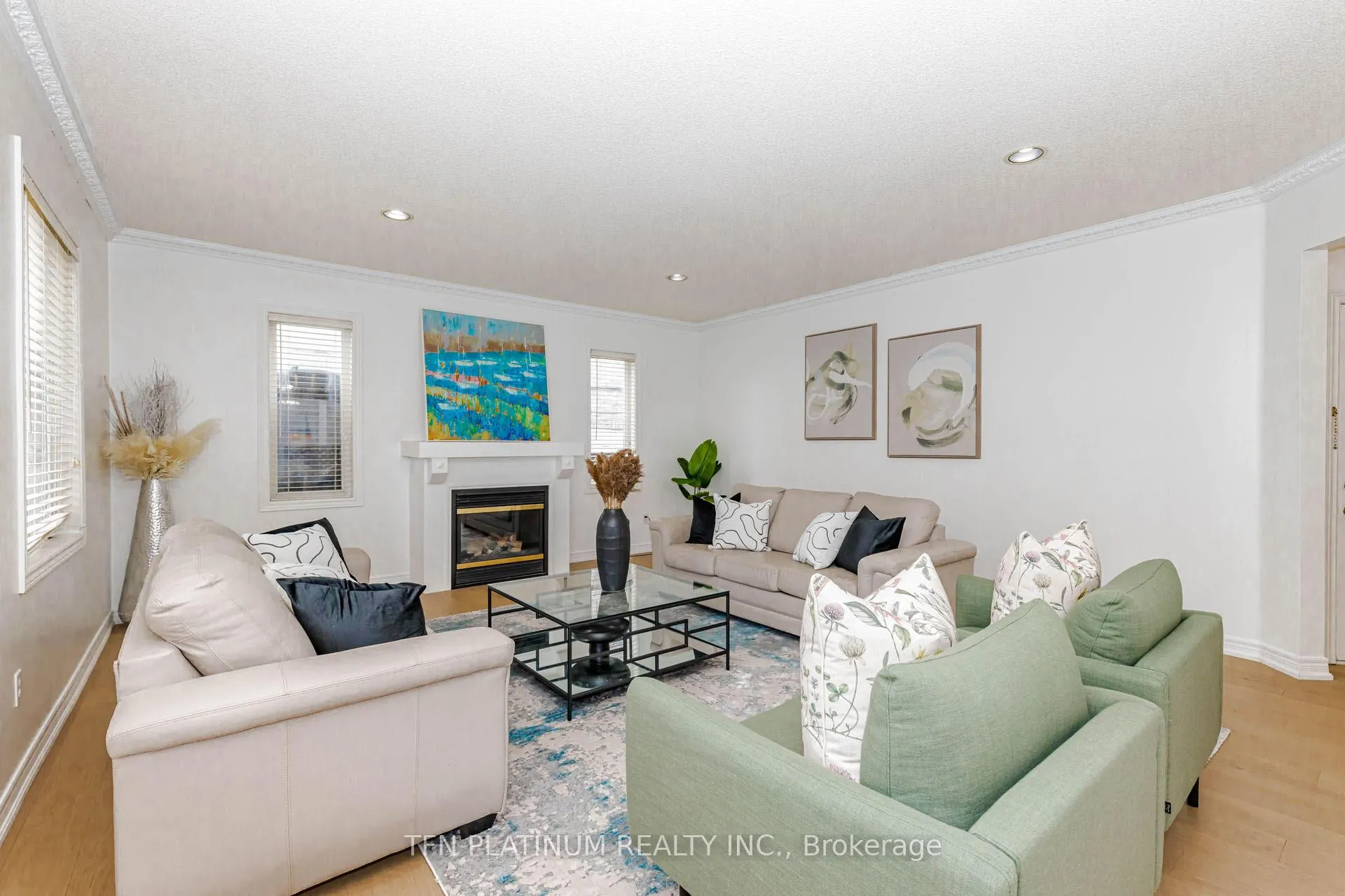 Photo 20 of 28 Banks Drive, Brampton, Vales of Castlemore — HOMEH