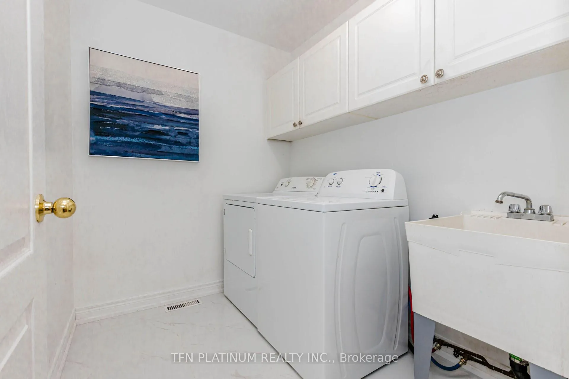 Photo 32 of 28 Banks Drive, Brampton, Vales of Castlemore — HOMEH