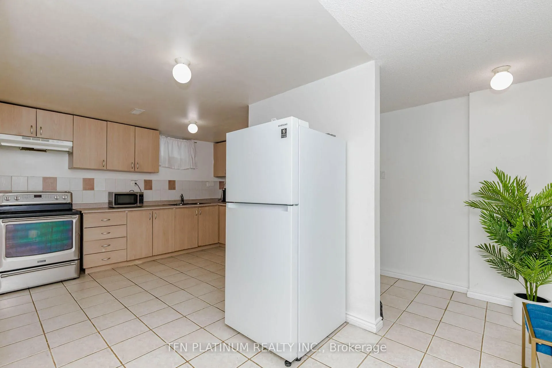 Photo 42 of 28 Banks Drive, Brampton, Vales of Castlemore — HOMEH