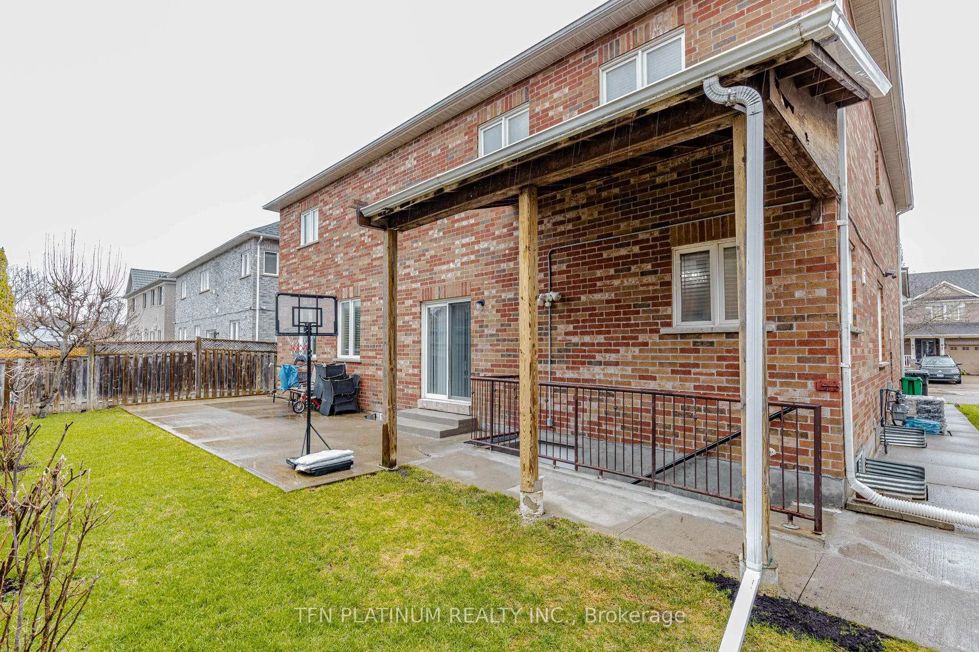 Photo 43 of 28 Banks Drive, Brampton, Vales of Castlemore — HOMEH