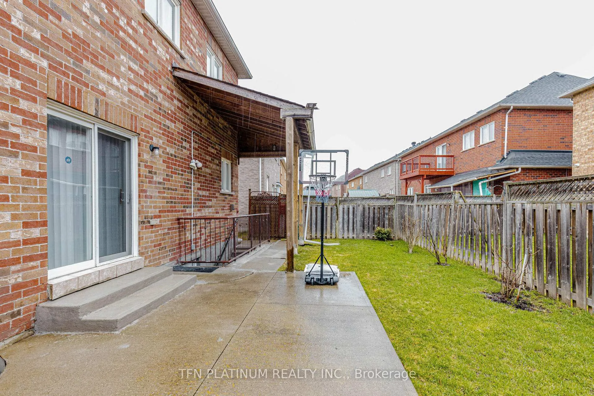 Photo 44 of 28 Banks Drive, Brampton, Vales of Castlemore — HOMEH