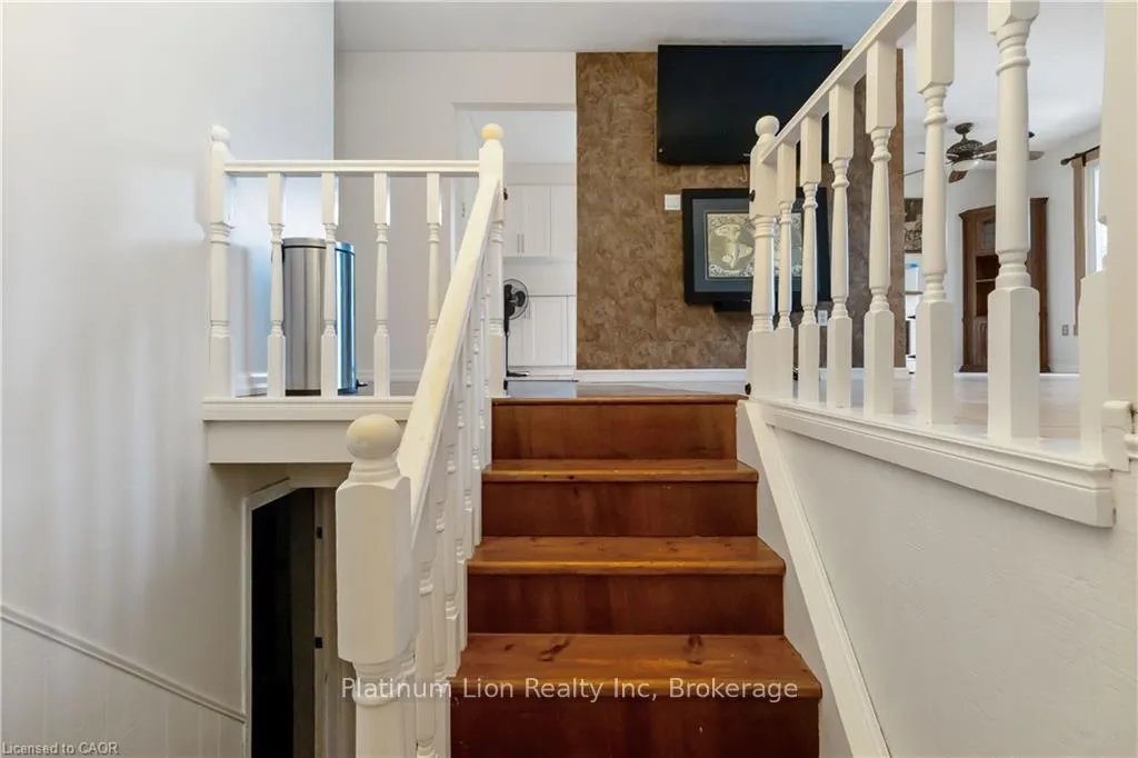 Photo 5 of 6 Equestrian Court, Brantford — HOMEH