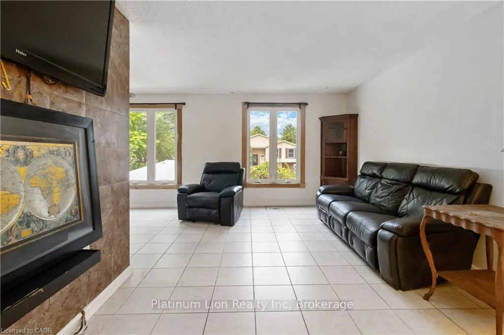 Photo 6 of 6 Equestrian Court, Brantford — HOMEH