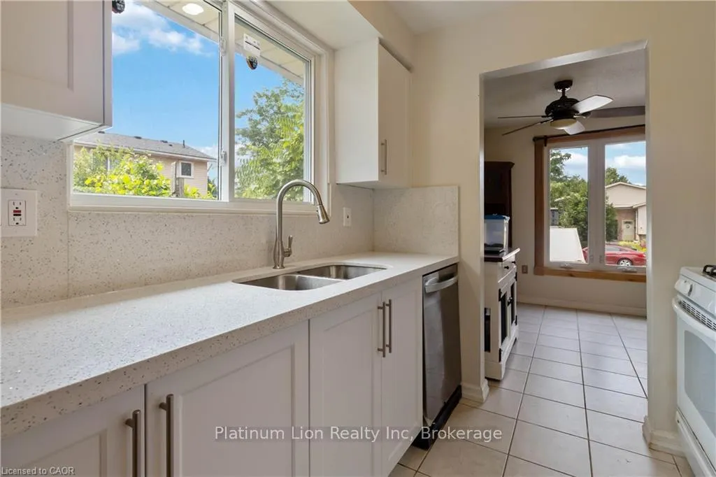 Photo 10 of 6 Equestrian Court, Brantford — HOMEH
