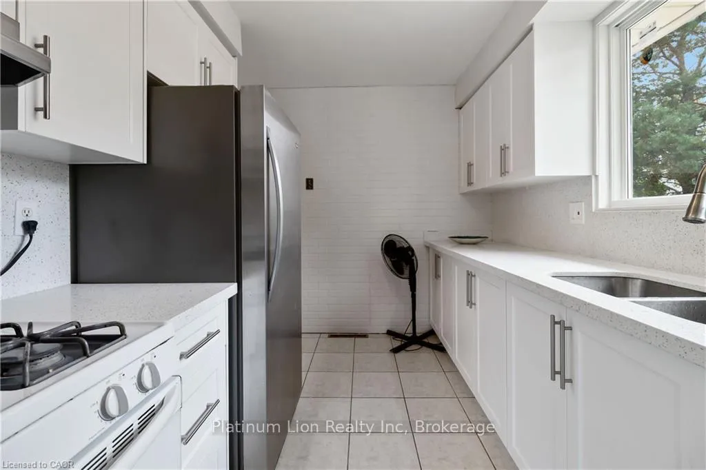 Photo 12 of 6 Equestrian Court, Brantford — HOMEH