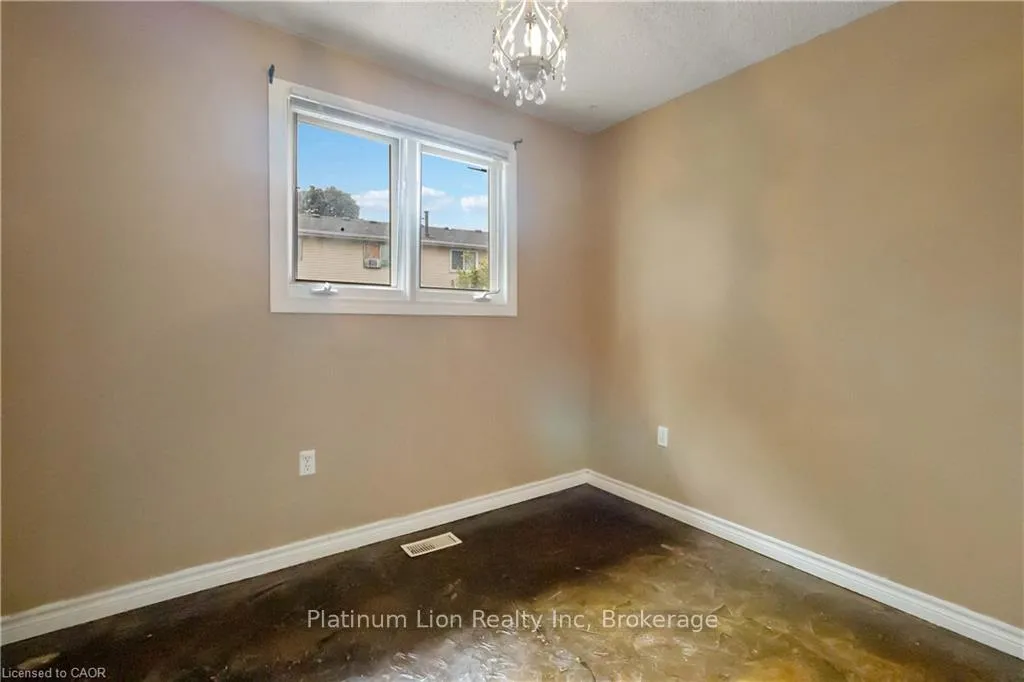 Photo 16 of 6 Equestrian Court, Brantford — HOMEH