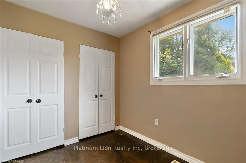 Photo 17 of 6 Equestrian Court, Brantford — HOMEH