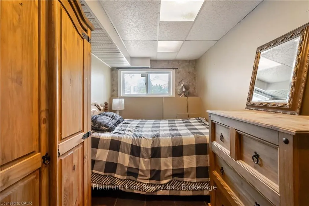 Photo 20 of 6 Equestrian Court, Brantford — HOMEH