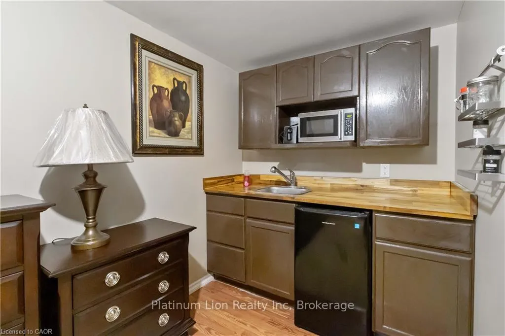 Photo 22 of 6 Equestrian Court, Brantford — HOMEH