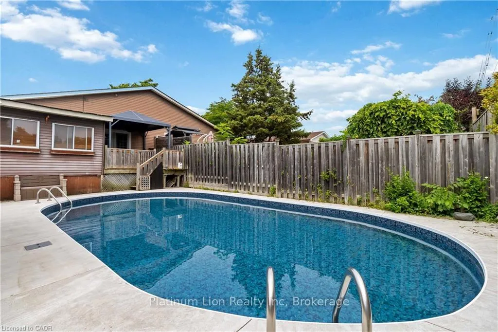 Photo 28 of 6 Equestrian Court, Brantford — HOMEH